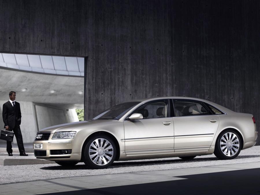  Audi A8 L 4.2 Quattro (D3) 2004 года  (UK) (фото 2 из 3)